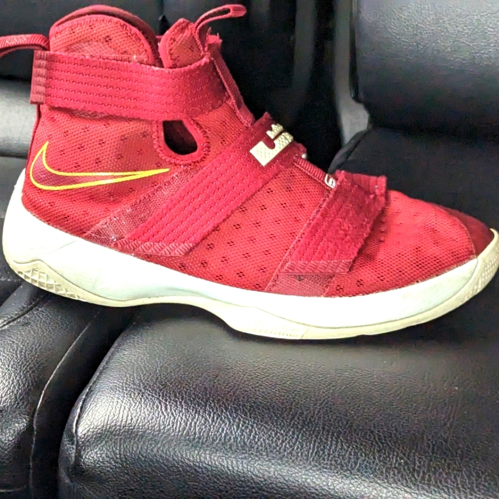 Nike LeBron James Zoom Soldier 10 Christ The King  Red Gold NYC Basketball 2016
